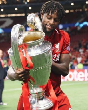 Divock Origi with the trophy.